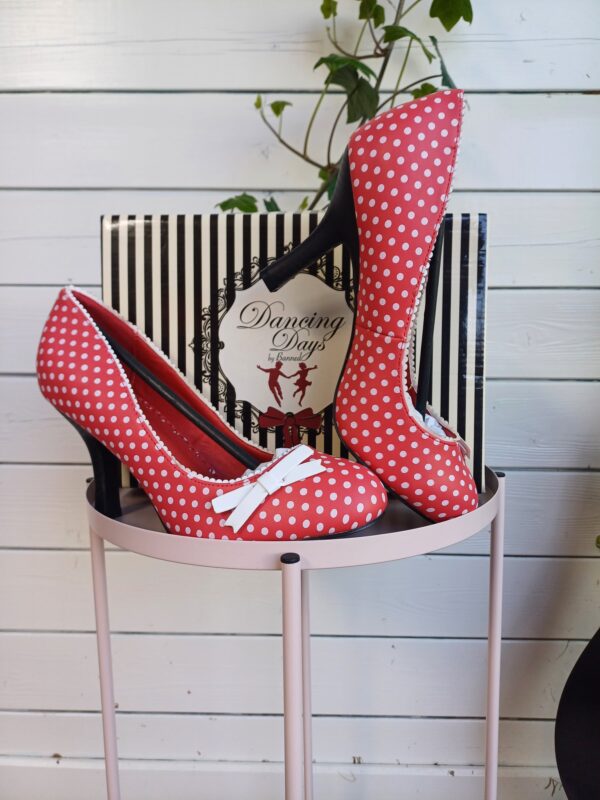 Banned String off Pearl Heels 👠