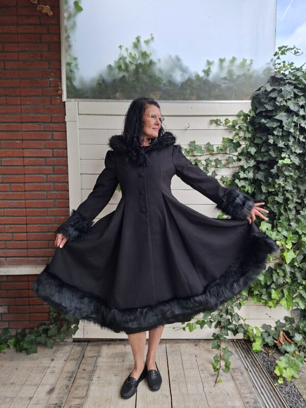 Hell Bunny Elvira Coat 🖤
