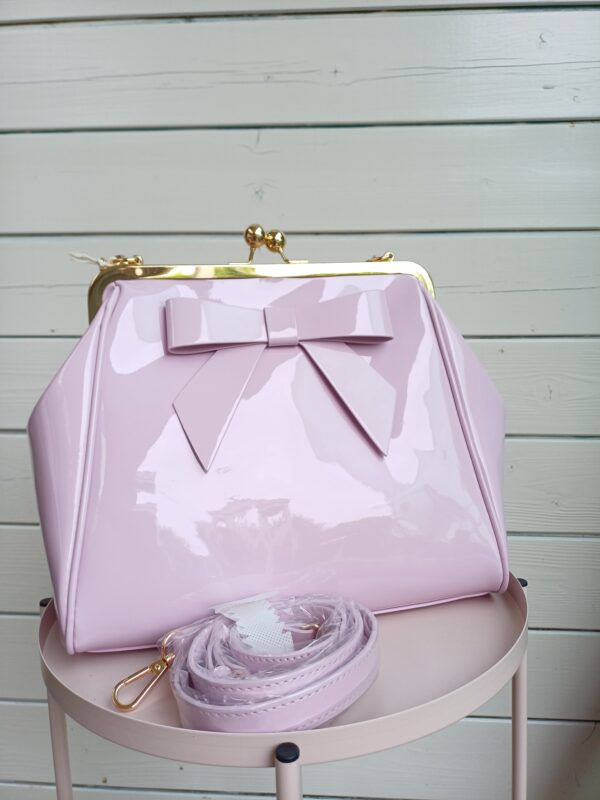 Banned American Vintage Handbag
😍