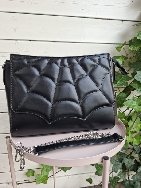 Banned Mabris Shoulderbag
🖤