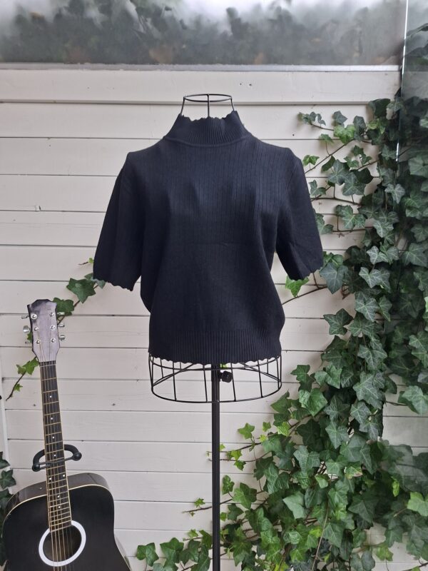 Banned Jane Sweet Scallop Jumper.
🖤