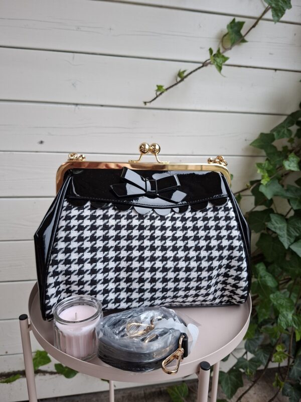 Banned Gene Handbag
🤩