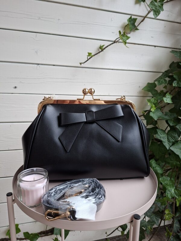 Banned Daydream Handbag
🖤